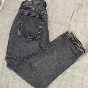 Abercrombie The Mom High Rise gray jean